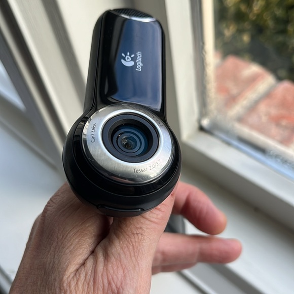 LOGITECH 2MP AUTOFOCUS WEBCAM - Picture 6 of 7